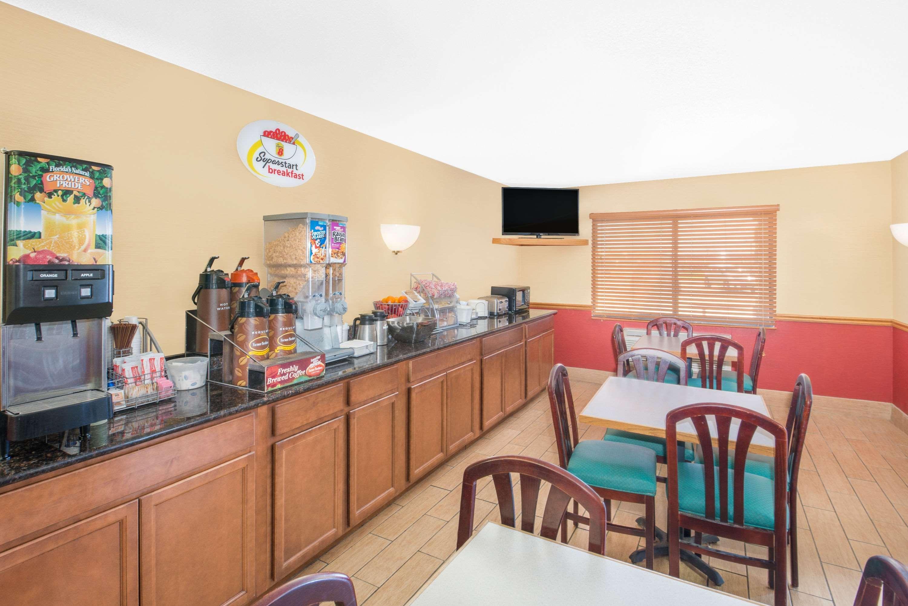 Super 8 By Wyndham Marshalltown Exteriér fotografie